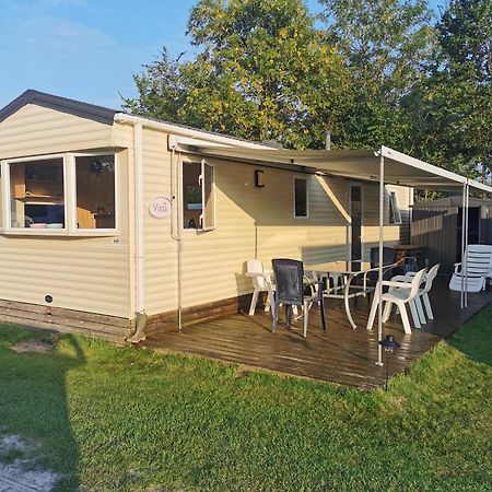 Stacaravan Op 5 Sterren Vakantiepark De Kuilart Friesland Aan Het Meer Met Zwembad 5P 237 Koudum Pokoj fotografie