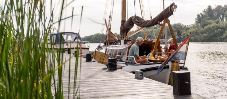 Stacaravan Op 5 Sterren Vakantiepark De Kuilart Friesland Aan Het Meer Met Zwembad 5P 237 Koudum Exteriér fotografie